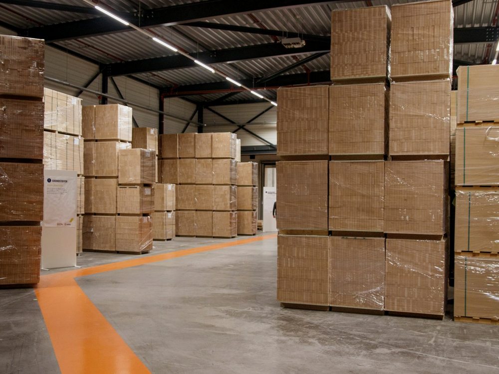 Distributors & Wholesalers